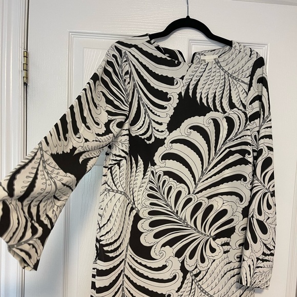 Long sleeve H&M dress size 8 - almost new - Picture 3 of 4